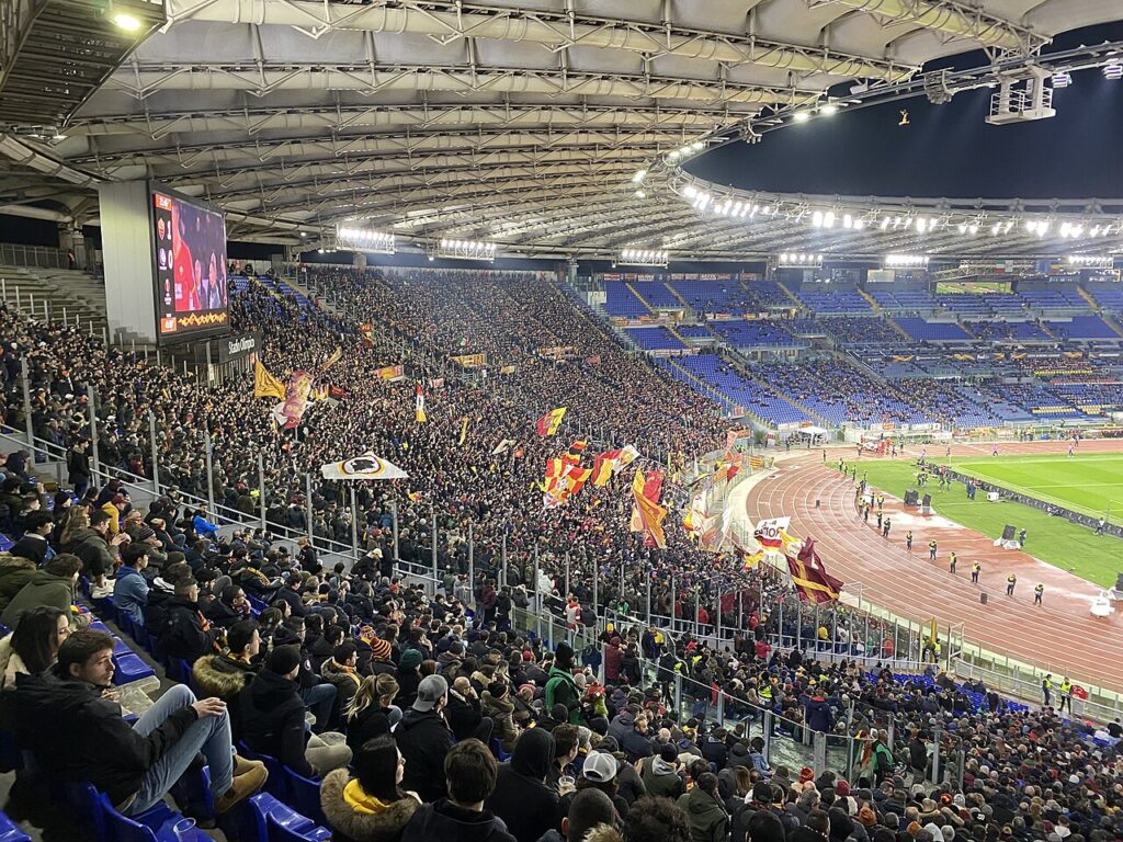 Roma score late twice to beat Cagliari 4-2