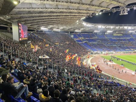 Roma score late twice to beat Cagliari 4-2