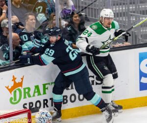 Hintz scores in OT as Stars beat Jets 3-2