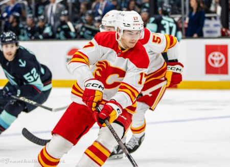 Sharangovich’s late goal lifts Flames past Hurricanes 3-2 Sharangovich’s late goal lifts Flames past Hurricanes 3-2