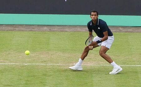 Auger-Aliassime retires vs. Ruud with knee injury Auger-Aliassime retires vs. Ruud with knee injury
