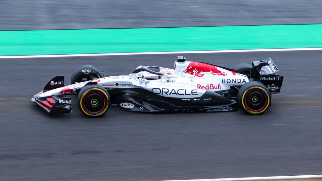 Verstappen wins Singapore GP for first time from pole Verstappen wins Singapore GP for first time from pole
