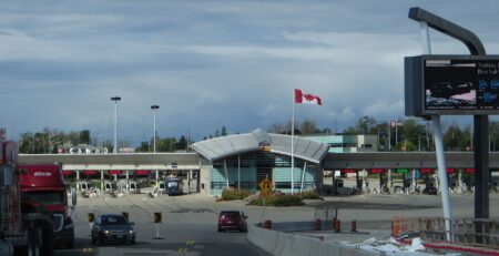 U.S. border device searches up 32 per cent this year U.S. border device searches up 32 per cent this year