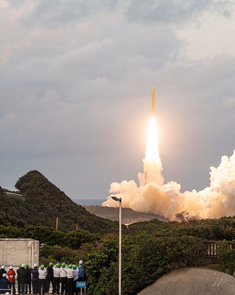 Japan launches probe to bring back Mars moon samples