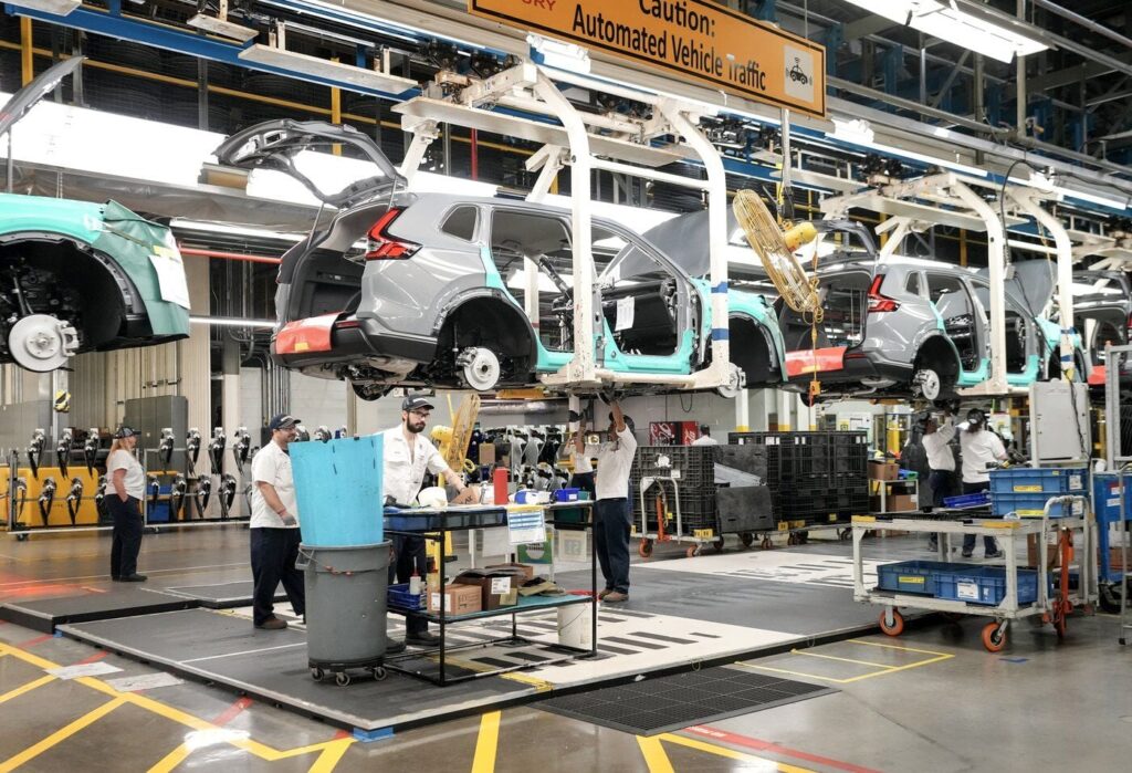 Canada loses 68,000 jobs in September, rate rises to 6.5%