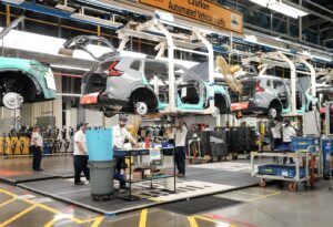 Canada loses 68,000 jobs in September, rate rises to 6.5%