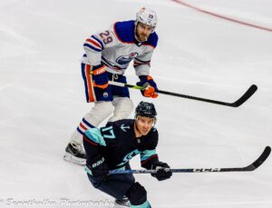 Keller scores twice as Mammoth beat Oilers 4-2 Keller scores twice as Mammoth beat Oilers 4-2