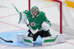 Arttu Hyry scores twice as Stars blank Blackhawks 4-0 Arttu Hyry scores twice as Stars blank Blackhawks 4-0