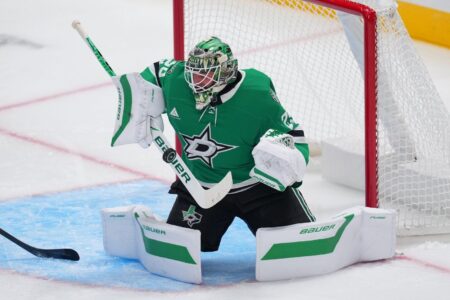 Arttu Hyry scores twice as Stars blank Blackhawks 4-0 Arttu Hyry scores twice as Stars blank Blackhawks 4-0