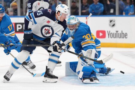 Broberg’s power-play goal lifts Blues past Jets 2-1