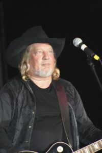 Country singer John Anderson dies at 71 Country singer John Anderson dies at 71