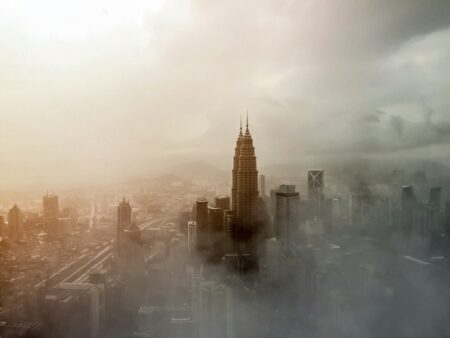 Malaysia to close schools where haze index tops 180 Malaysia to close schools where haze index tops 180