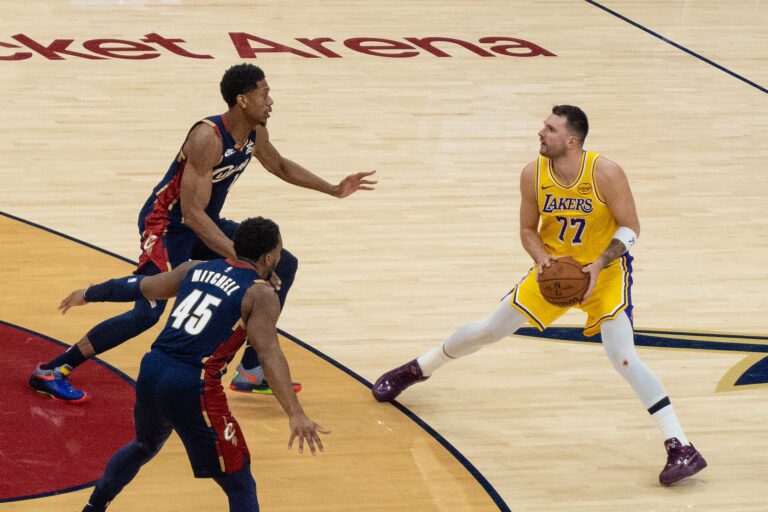 Kessler goes 12-for-12 as Lakers beat Warriors 127-105