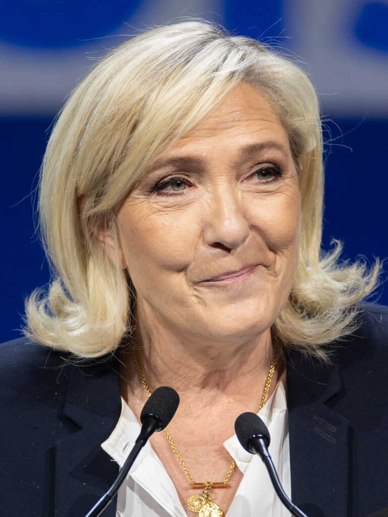 Le Pen opens 2027 bid before 8,500, polls at 32-34%