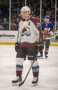 NHL Roundup: Penguins Blank Flyers 7-0, Avs Top Kings 8-4