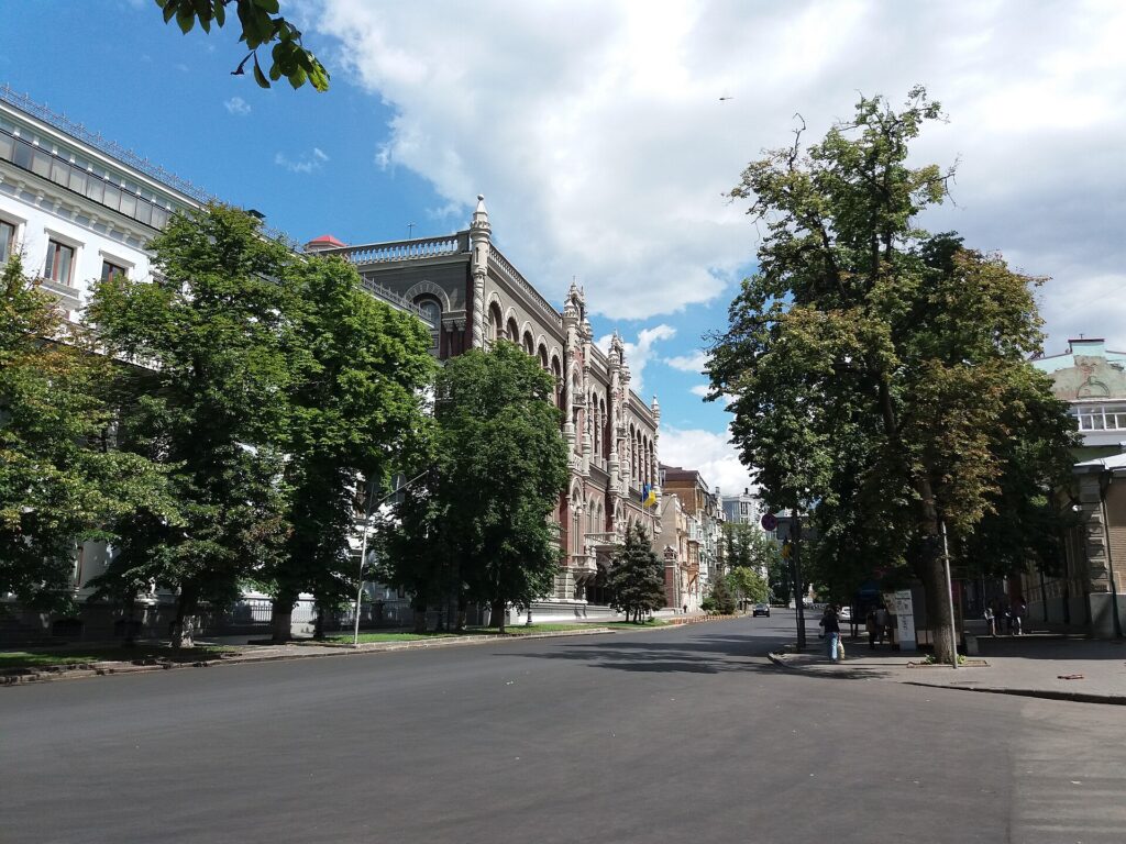 Ukraine raises rate to 16.5% as economy set to shrink 0.4%
