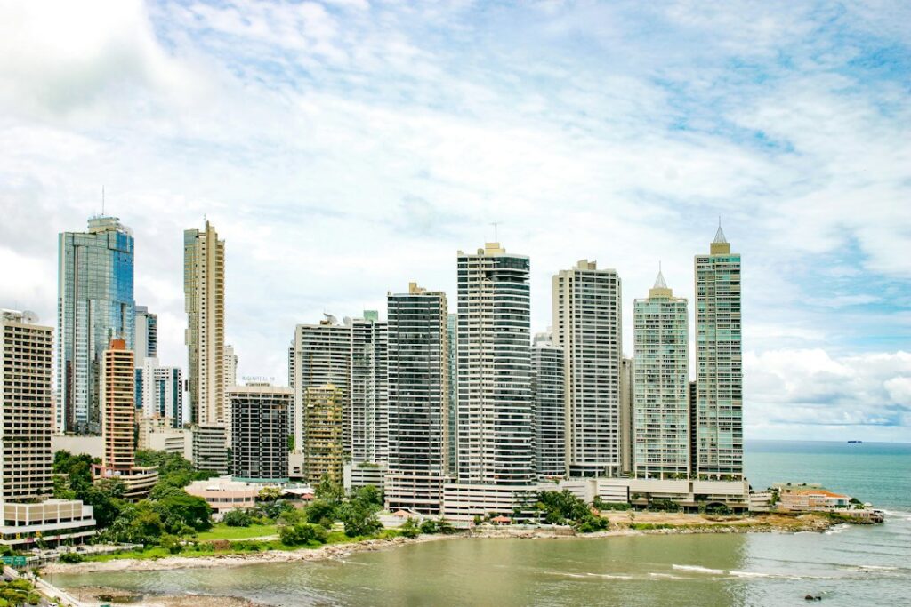 Magnitude 7.7 quake hits Panama, injuring at least 27