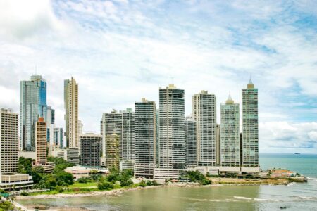 Magnitude 7.7 quake hits Panama, injuring at least 27 Magnitude 7.7 quake hits Panama, injuring at least 27