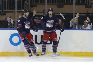 Rangers beat Canucks 6-2; Hurricanes top winless Flyers