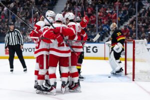 Raymond scores twice as Red Wings beat Canucks 5-2 Raymond scores twice as Red Wings beat Canucks 5-2