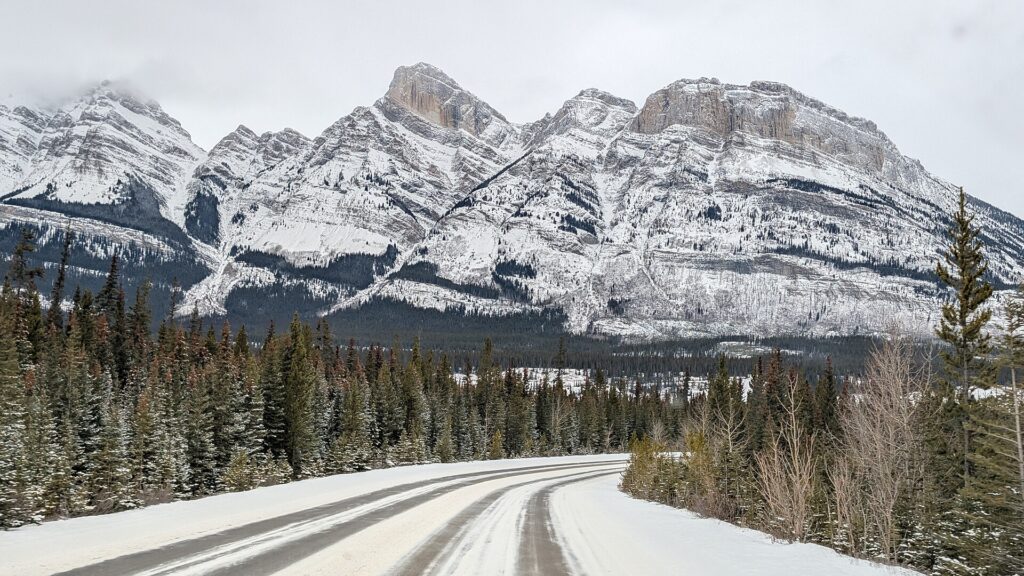Strong El Niño points to a mild start to winter in the West