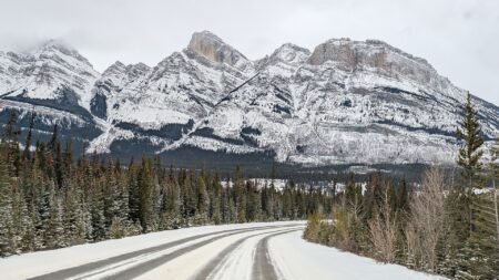 Strong El Niño points to a mild start to winter in the West