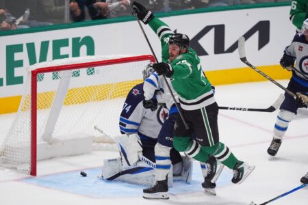 Hintz scores in OT as Stars beat Jets 3-2 Hintz scores in OT as Stars beat Jets 3-2