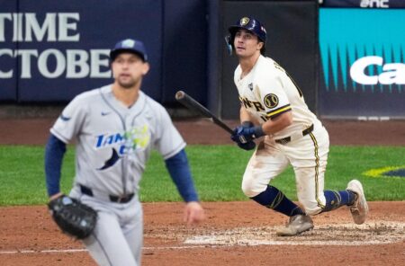 Brewers rally past Rays 5-4, lead World Series 2-0 Brewers rally past Rays 5-4, lead World Series 2-0