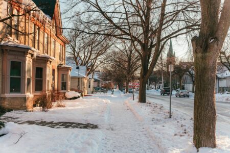 Sidewalk snow clearing rules in Canada by city Sidewalk snow clearing rules in Canada by city