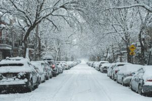 Winter parking bans in Canada 2026: city rules and fines Winter parking bans in Canada 2026: city rules and fines