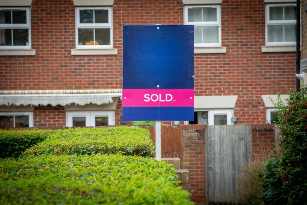 Oxford Economics sees home prices sliding into 2027 Oxford Economics sees home prices sliding into 2027