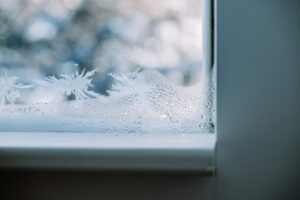 How to reduce window condensation in winter in Canada How to reduce window condensation in winter in Canada