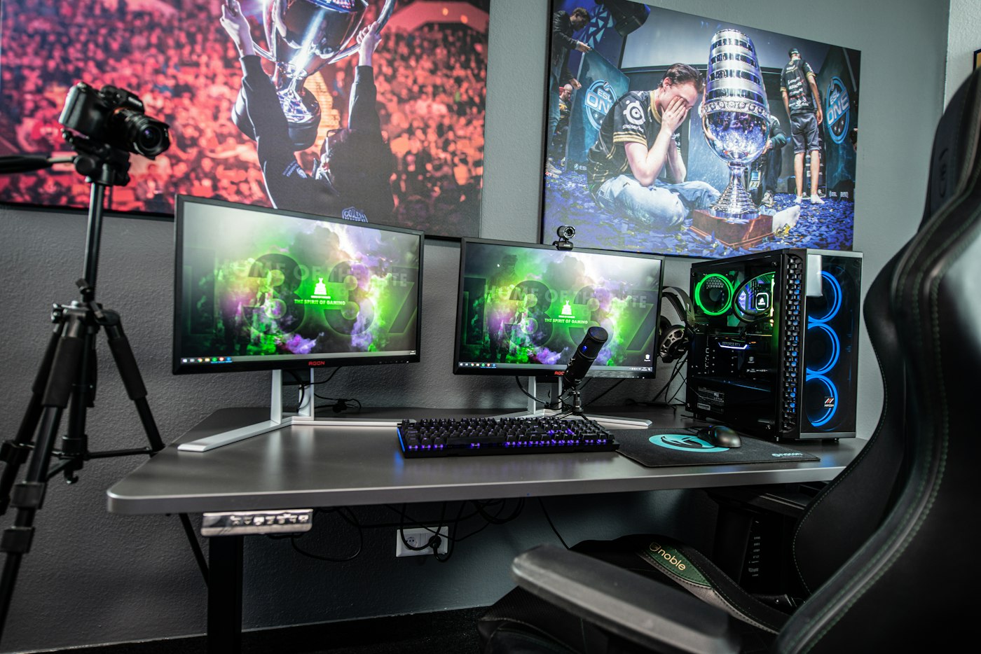 PC gaming desk with two monitors, keyboard and a gaming chair
