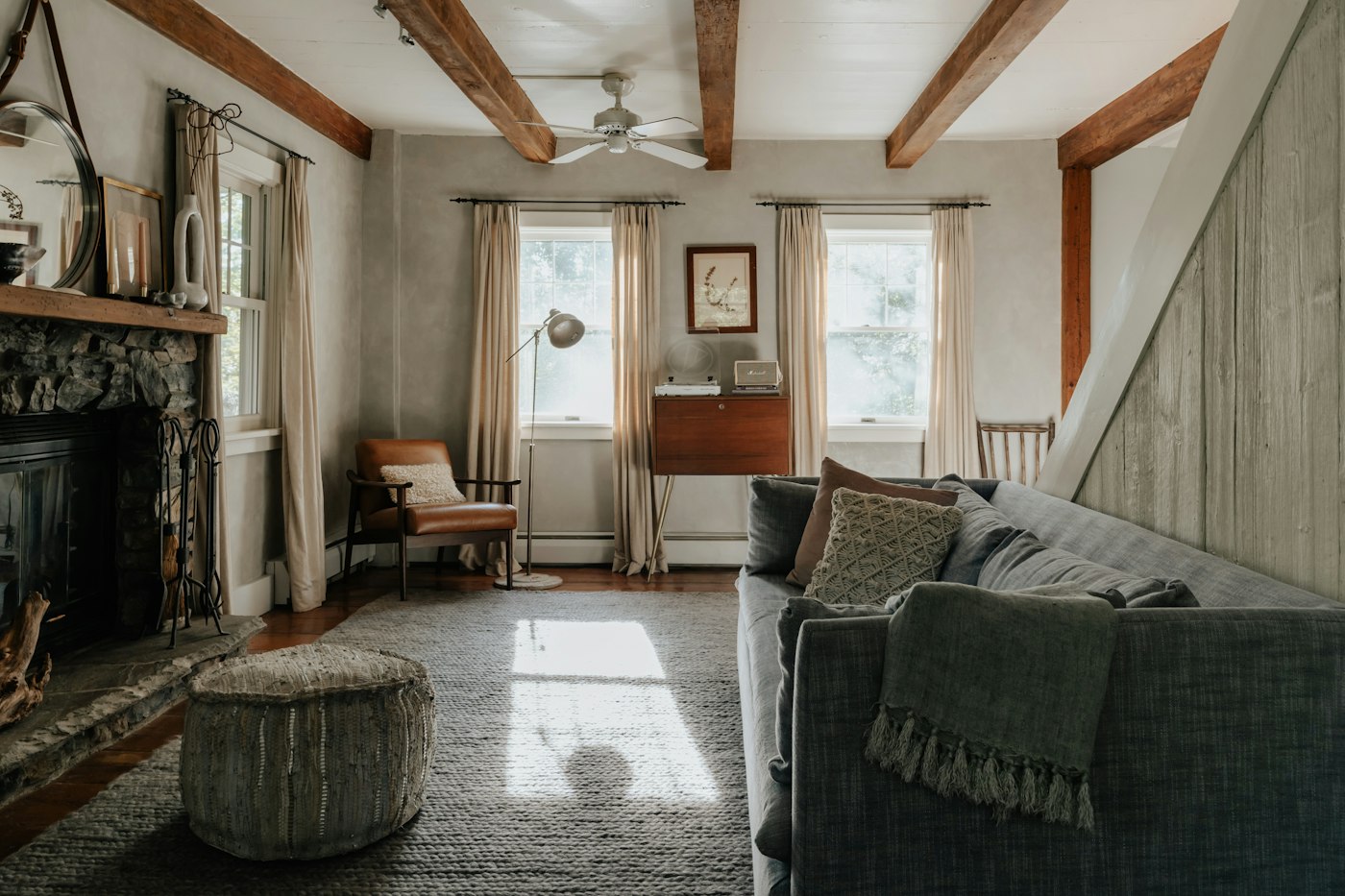 Neutral-toned living room, a larger space that suits a big-tank humidifier