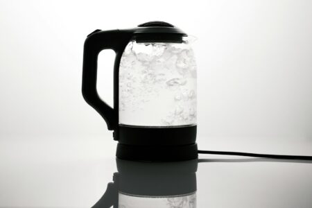 Best electric kettles on Amazon.ca for cold mornings